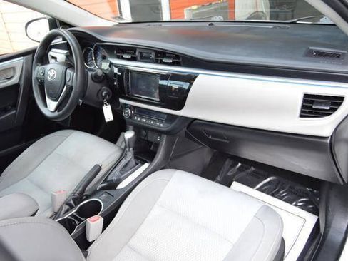 Used 2015 Toyota Corolla LE FWD image 16