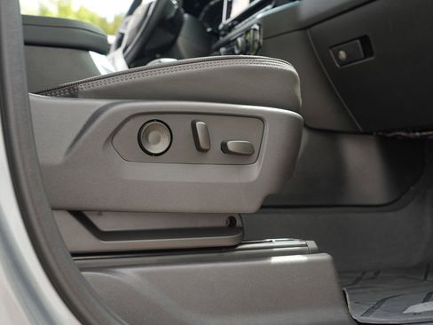 Certified 2025 Chevrolet Silverado 1500 High Country w/ High Country Premium Package AWD/4WD image 31