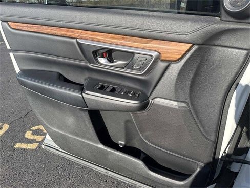 Used 2018 Honda CR-V Touring image 11