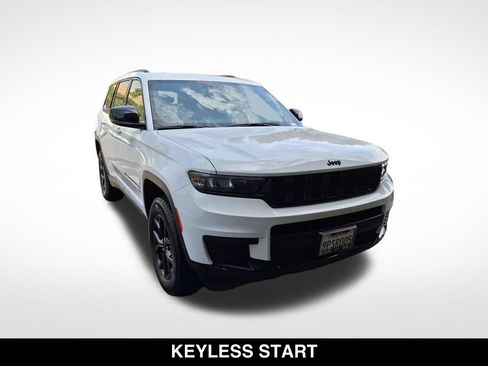 Used 2024 Jeep Grand Cherokee L Altitude RWD image 2