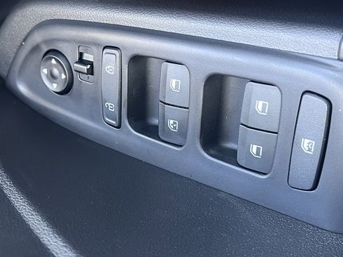 New 2025 Hyundai Venue Limited image 28