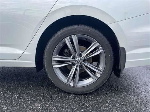 Used 2019 Volkswagen Jetta R-Line w/ R-Line Cold Weather Package image 9
