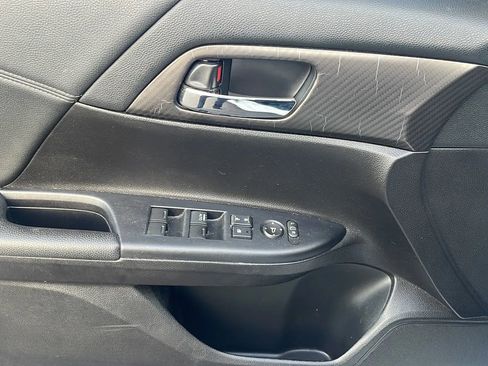 Used 2017 Honda Accord Sport image 12