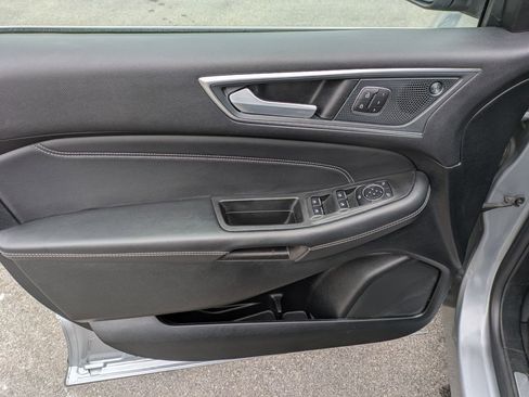 Used 2024 Ford Edge Titanium image 6