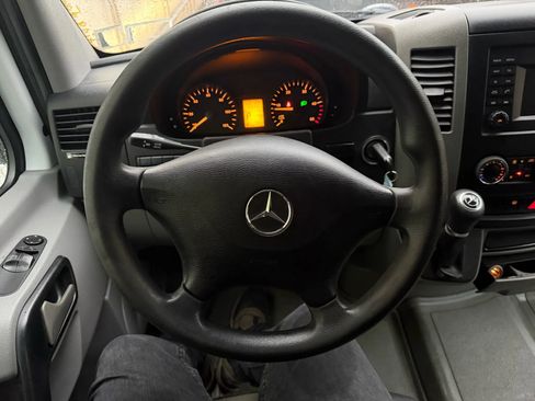 Used 2015 Mercedes-Benz Sprinter 2500 image 12