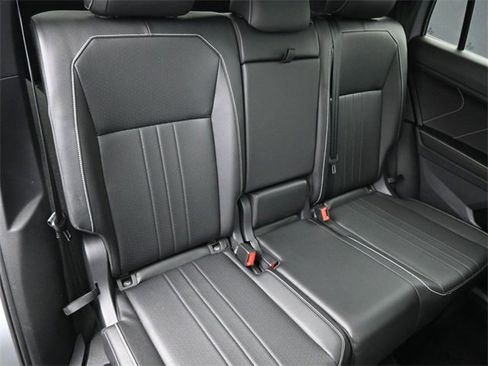 Used 2022 Volkswagen Tiguan SE R-Line image 39