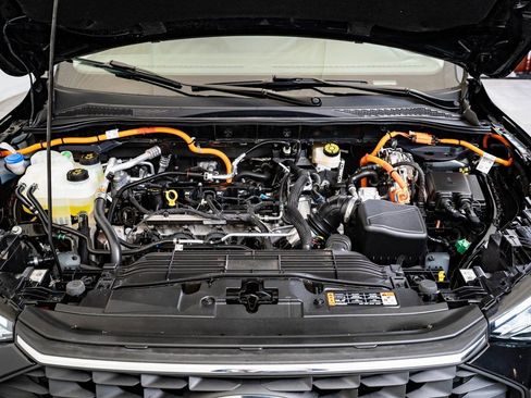 Used 2024 Ford Escape SE w/ Class II Trailer Tow Package FWD image 37