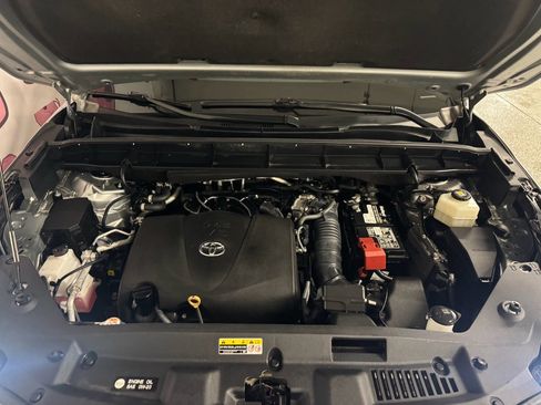 Used 2022 Toyota Highlander XLE image 7