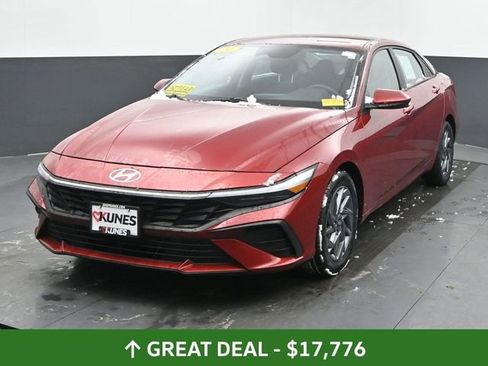 Used 2024 Hyundai Elantra SEL image 7