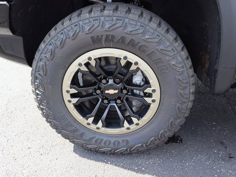 New 2025 Chevrolet Silverado 1500 ZR2 w/ Technology Package image 32