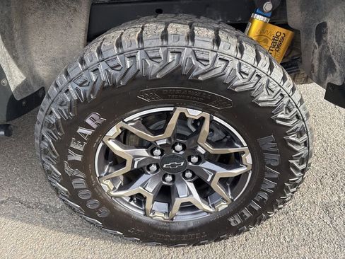 Used 2023 Chevrolet Colorado ZR2 w/ ZR2 Convenience Package III image 9