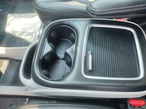 Used 2024 Chrysler Pacifica Touring-L image 27