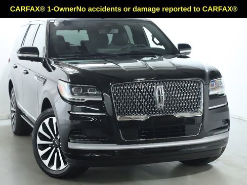 Used 2022 Lincoln Navigator Reserve image 2