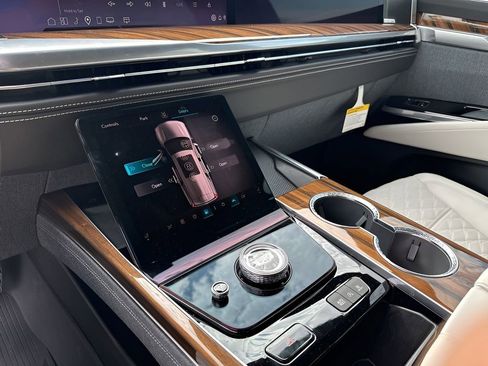 New 2026 Cadillac Escalade Platinum Sport w/ LPO, Floor Liner Package AWD/4WD image 43