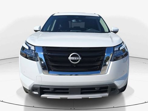 New 2025 Nissan Pathfinder SL image 4