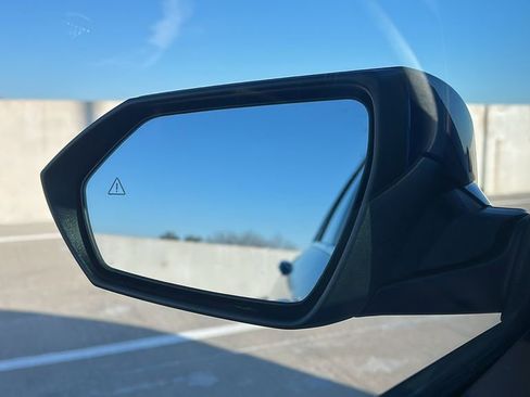 Used 2025 Hyundai Elantra Limited image 18