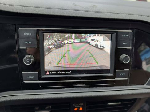 Used 2020 Volkswagen Jetta SE w/ SE Cold Weather Package image 25