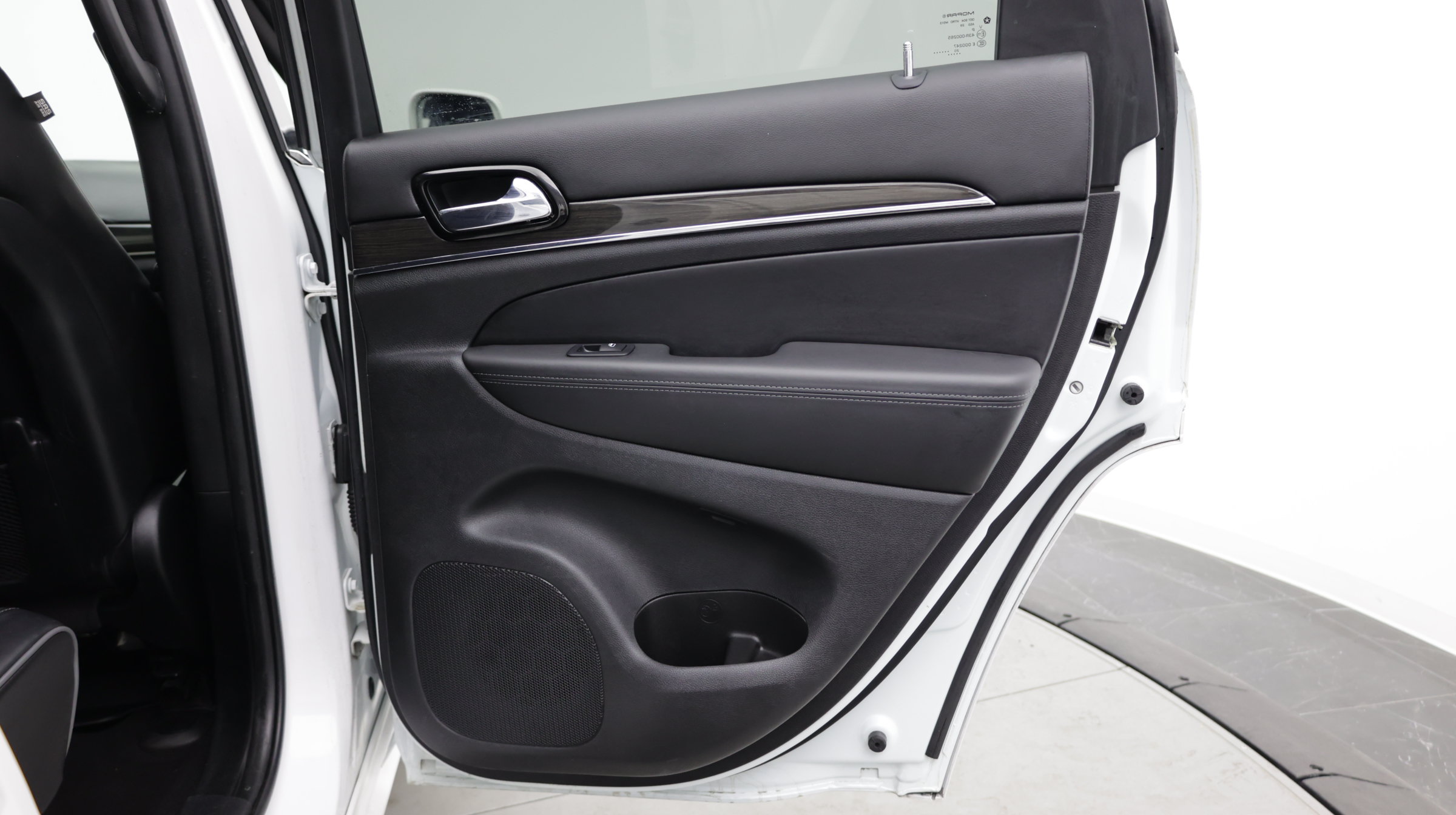 Used 2020 Jeep Grand Cherokee Overland RWD image 36