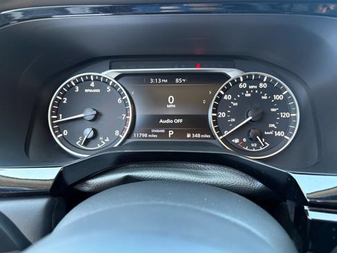 Used 2025 Nissan Pathfinder SV FWD image 12