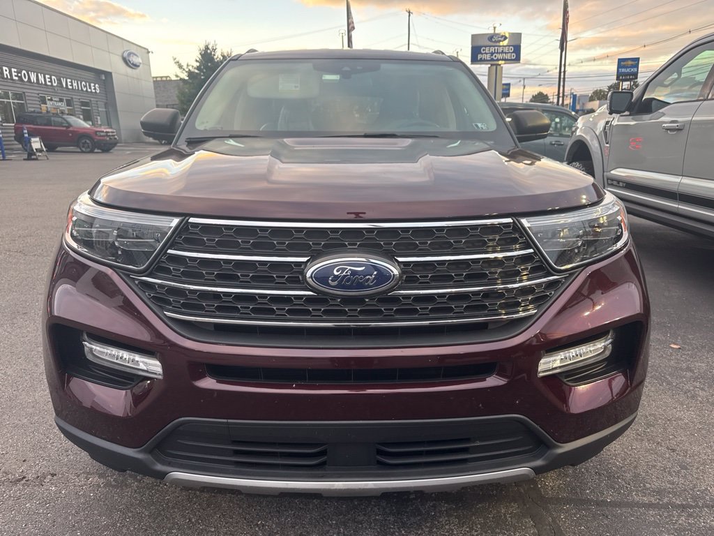 Used 2022 Ford Explorer XLT AWD/4WD image 2