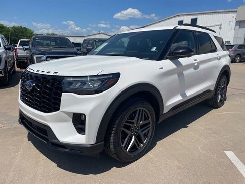 Used 2025 Ford Explorer ST-Line w/ ST-Line Street Pack AWD/4WD image 1