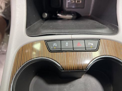 Used 2020 GMC Acadia SLE FWD image 28