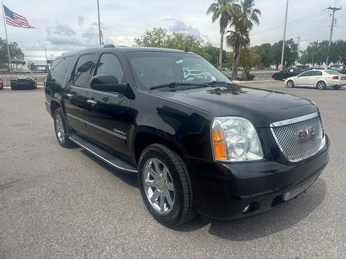 Used 2013 GMC Yukon XL Denali RWD image 3
