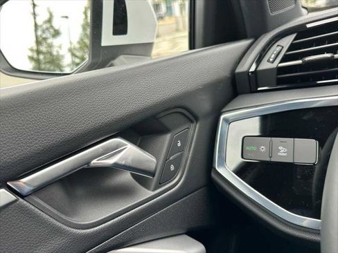 New 2025 Audi Q3 2.0T Premium image 30