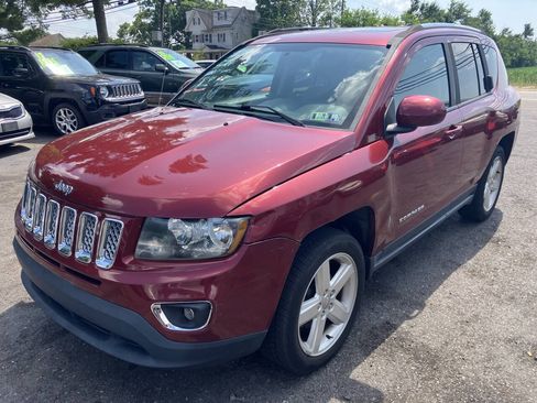 Used 2014 Jeep Compass Latitude FWD image 1