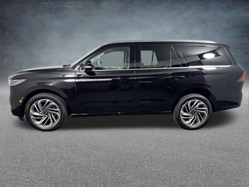 New 2026 Lincoln Navigator Reserve AWD/4WD image 3