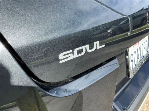 Used 2023 Kia Soul LX image 9