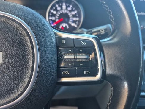 Used 2023 Kia Carnival LX image 22