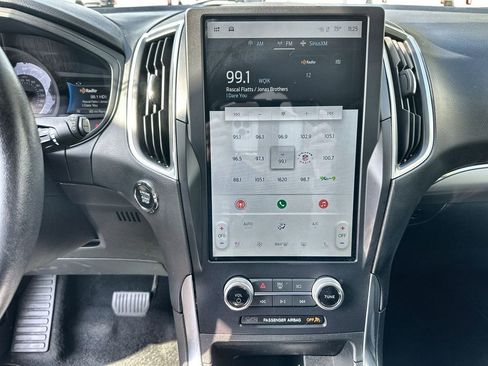 Used 2024 Ford Edge Titanium image 13