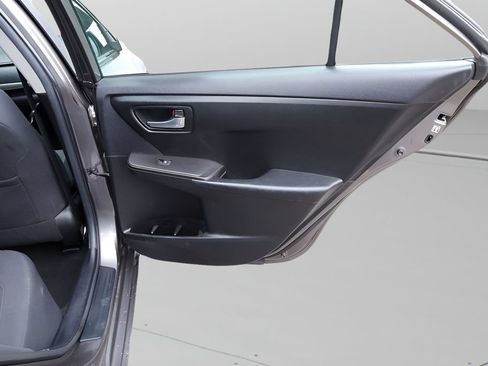 Used 2015 Toyota Camry LE FWD image 17