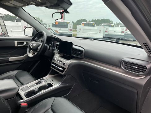 Used 2024 Ford Explorer XLT w/ Equipment Group 202A image 29