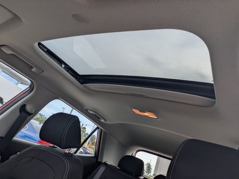 Used 2024 Hyundai Venue SEL FWD image 20
