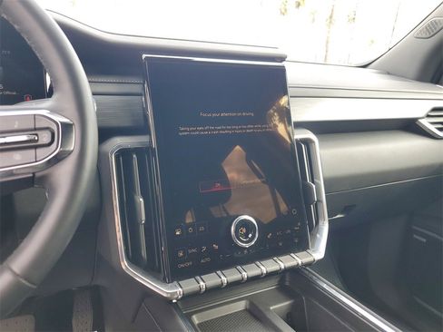 Used 2025 GMC Acadia Elevation image 29