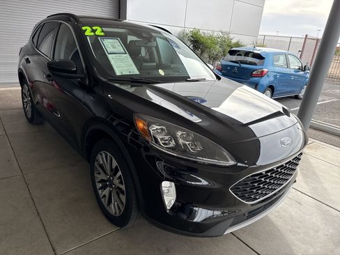 Used 2022 Ford Escape Titanium w/ Class II Trailer Tow Package AWD/4WD image 3