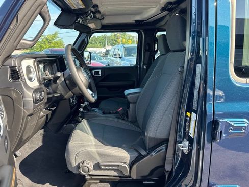 Used 2025 Jeep Wrangler Unlimited Sahara AWD/4WD image 11