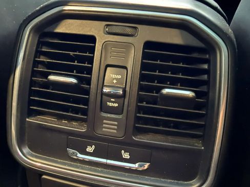 Used 2015 Porsche Macan S image 32