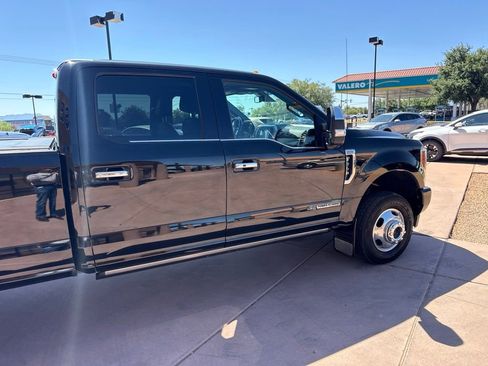 Certified 2017 Ford F350 Platinum w/ Platinum Ultimate Package AWD/4WD image 13