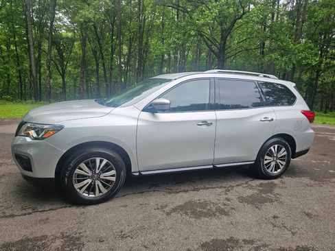 Used 2020 Nissan Pathfinder SL AWD/4WD image 11