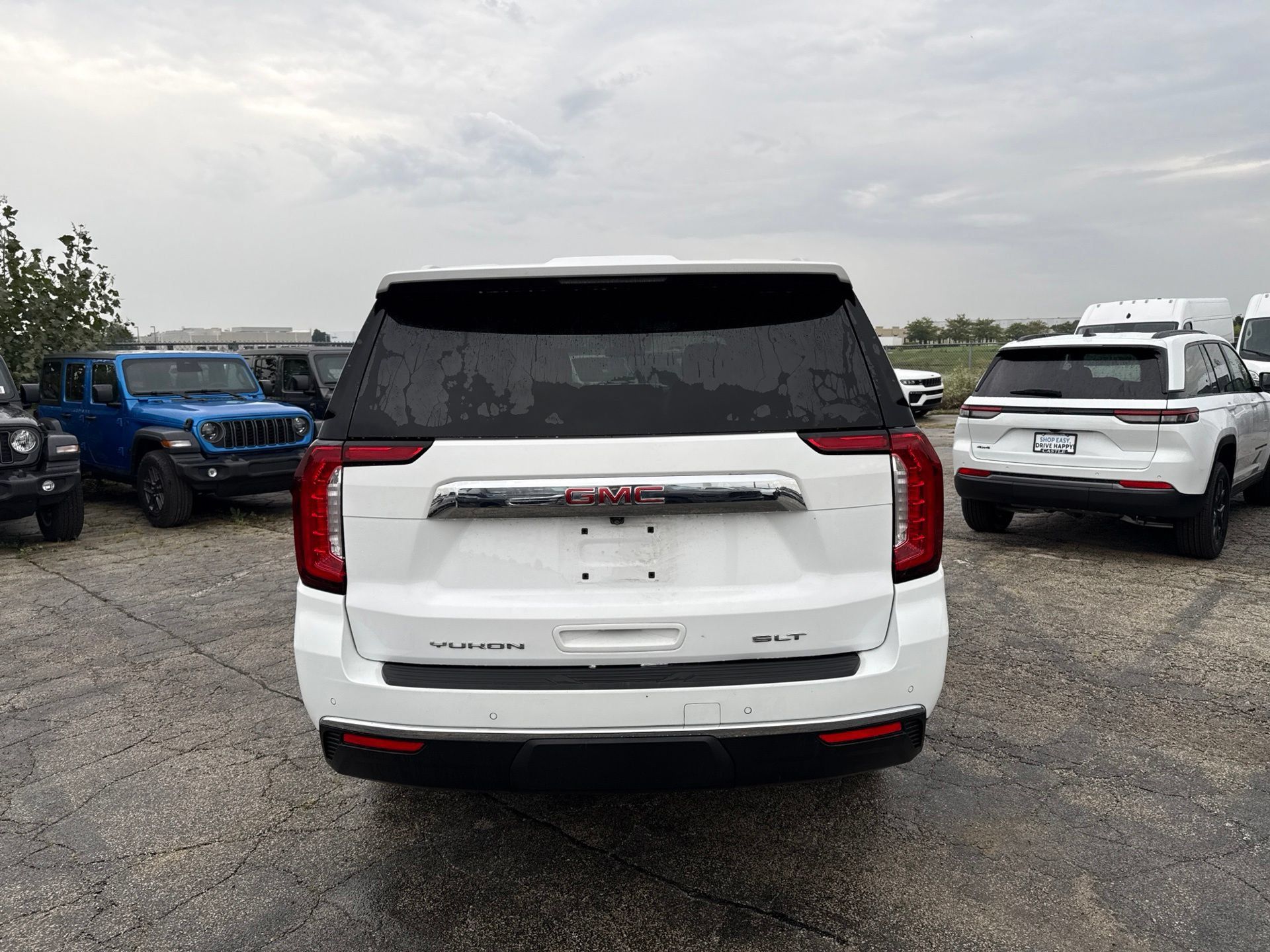 Used 2024 GMC Yukon XL SLT w/ SLT Premium Package AWD/4WD image 7