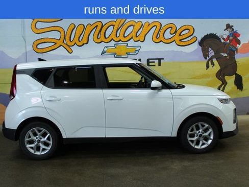 Used 2022 Kia Soul LX w/ Technology Package FWD image 1