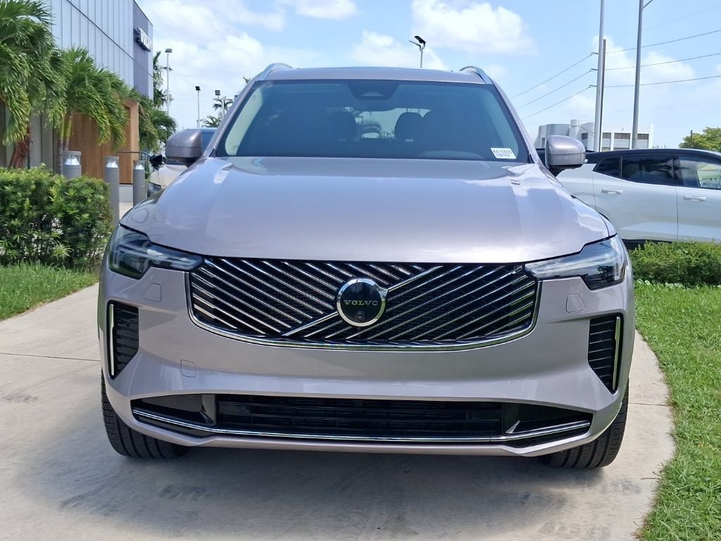 Certified 2026 Volvo XC90 B6 Plus AWD/4WD image 2