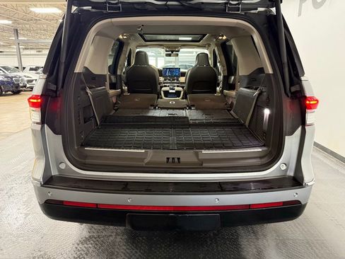 Used 2024 Lincoln Navigator Reserve AWD/4WD image 23