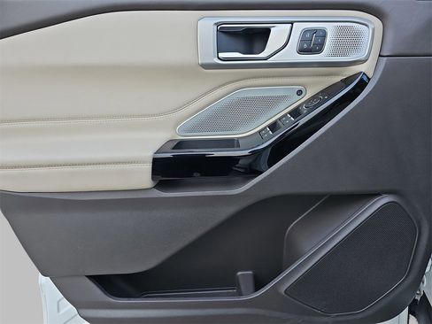 Used 2022 Ford Explorer Platinum w/ Equipment Group 601A image 28