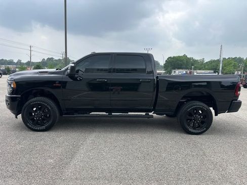 Used 2024 RAM 2500 Big Horn w/ Night Edition AWD/4WD image 4