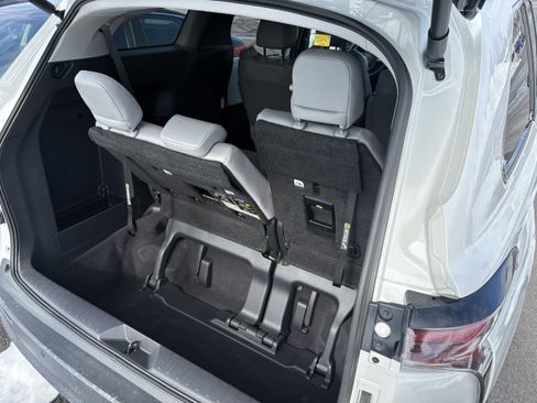 Used 2025 Toyota Sienna XLE image 8