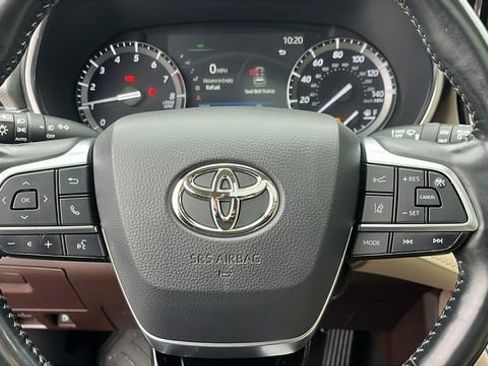 Certified 2021 Toyota Highlander Platinum image 11